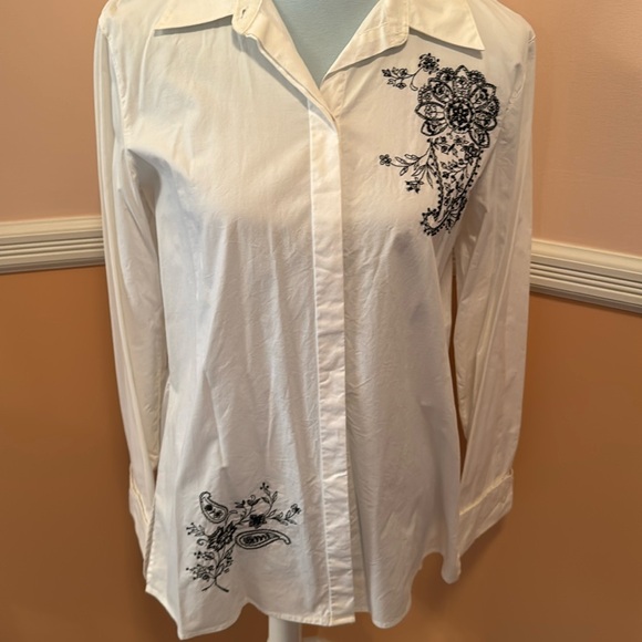 pursuits, ltd. Tops - Vintage, longer length, fitted button blouse